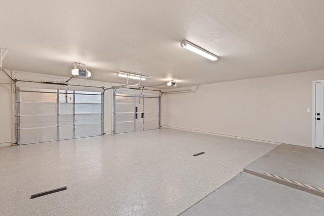 Building Photo - 2882 S Palmer Dr