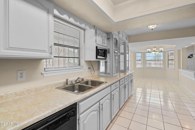 Building Photo - 5640 Van Horn Dr