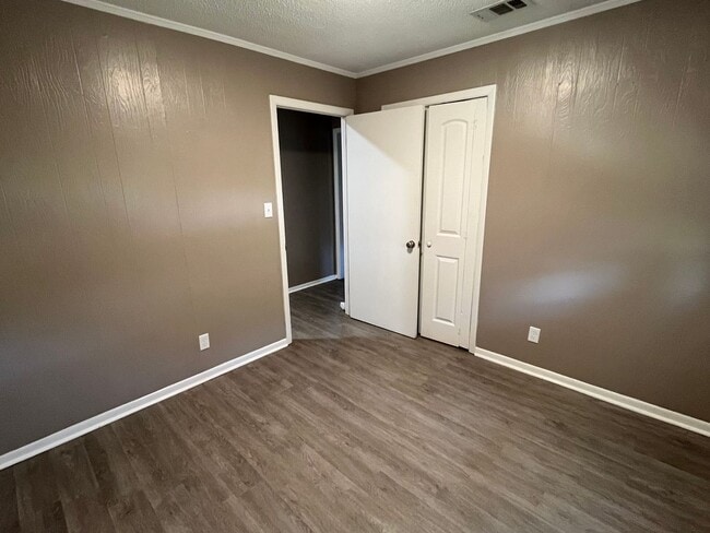 Building Photo - 204 N Frankfort Ave