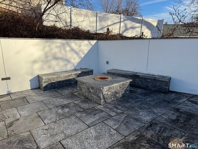 Building Photo - 547 Laurel St