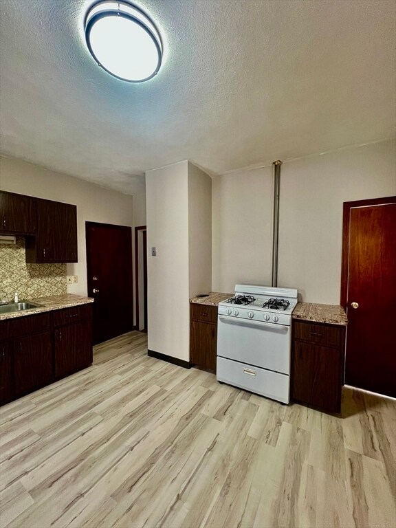 Building Photo - 417-419-419 Ferry St