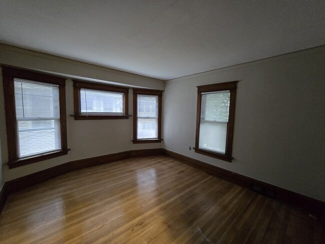 Building Photo - 349 17th St SE