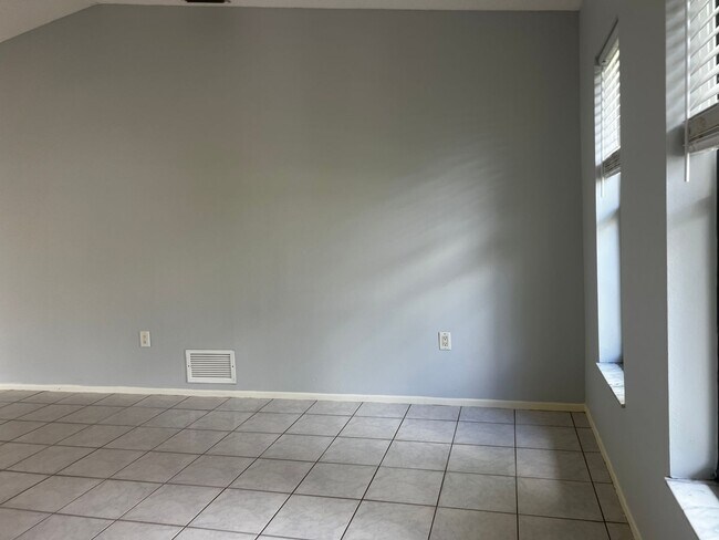 Building Photo - 2BR/2Bath Single Family 1 Car Garage South Venice Home!