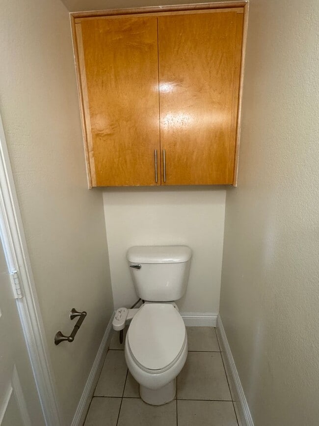 Building Photo - 2 Bedroom Townhome Remodeled