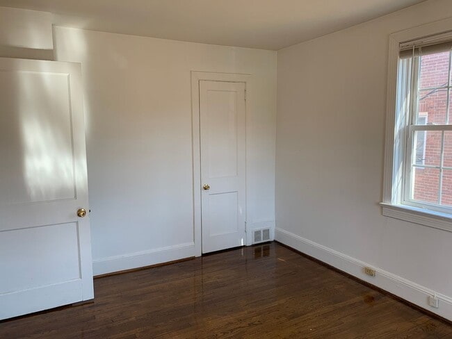 Building Photo - 3109d