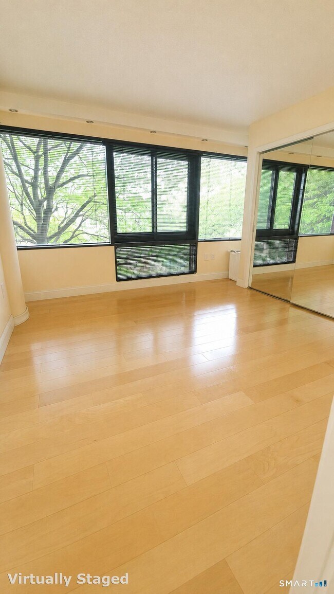 Building Photo - 127 Greyrock Pl
