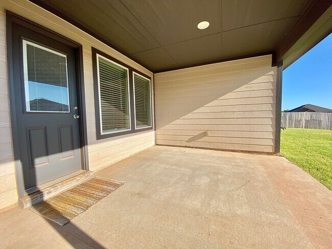 Building Photo - 4 Bed 2 Bath, w/Office in Deer Creek Schools