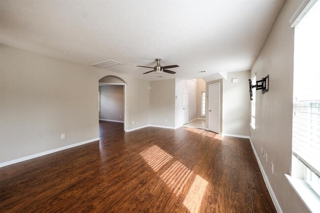 Building Photo - 10902 Barker View Dr