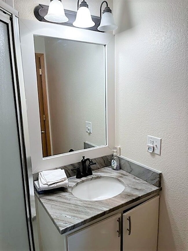 Building Photo - Winter Seasonal Rental- Cinnamon Ridge III...