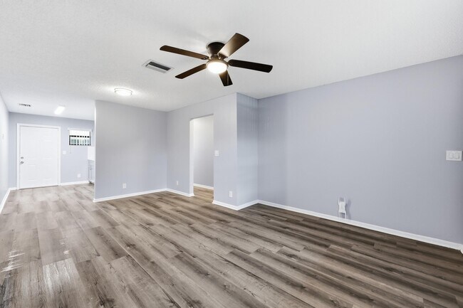 Building Photo - 1565 W 28th St