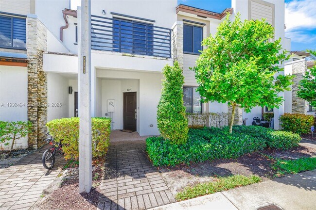 Building Photo - 640 NE 207th St