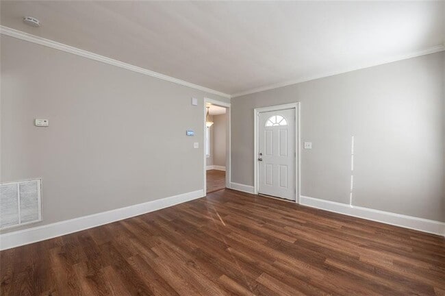 Building Photo - 1095 Deckner Ave SW