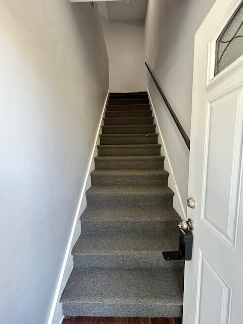 Building Photo - **SPECIAL** $250 OFF 2ND MONTH'S RENT** 3 Bedroom 2 Bath Duplex in the Heart of Indianapolis