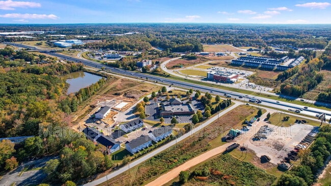 Building Photo - 27 English Ct