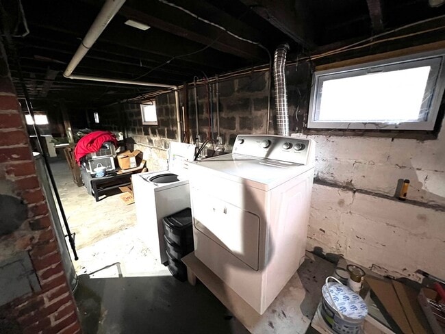 Building Photo - 14 Beach Rd