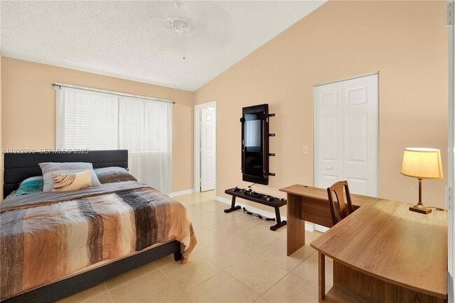 Building Photo - 2239 SE 23rd Ave