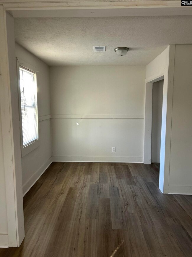 Building Photo - 2327 Laurie St