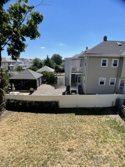 Building Photo - 835 Fellsway