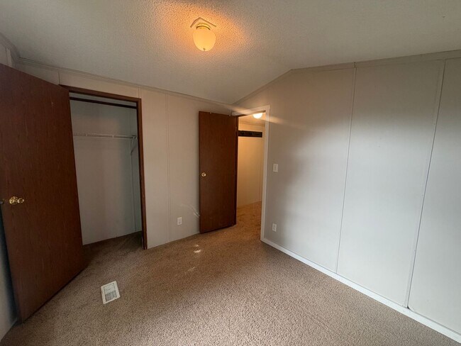 Building Photo - 2476 Cunningham Rd