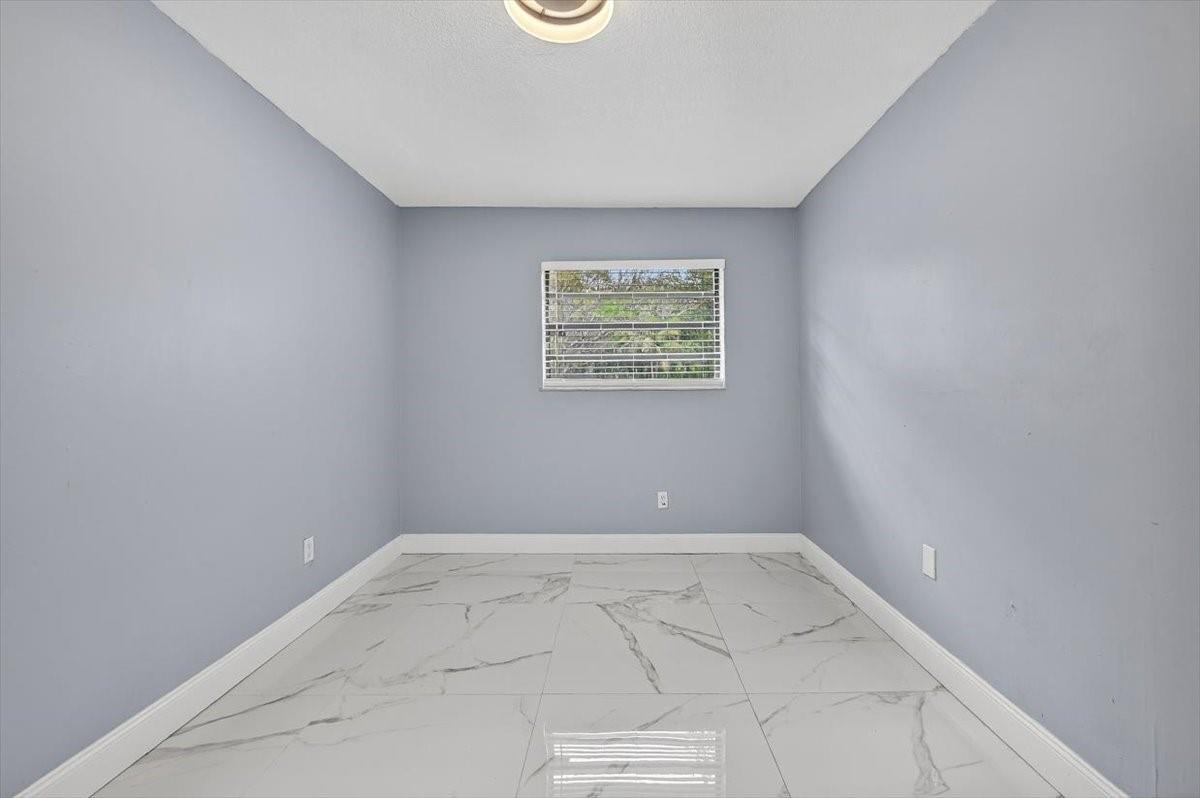 Building Photo - 15775 N Miami Ave