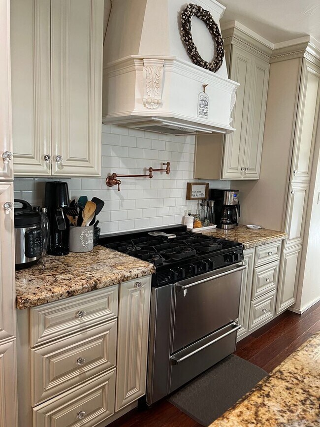 Building Photo - 1422 Court St