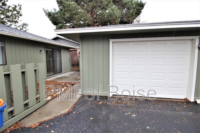 Building Photo - 7201 W Amity Rd