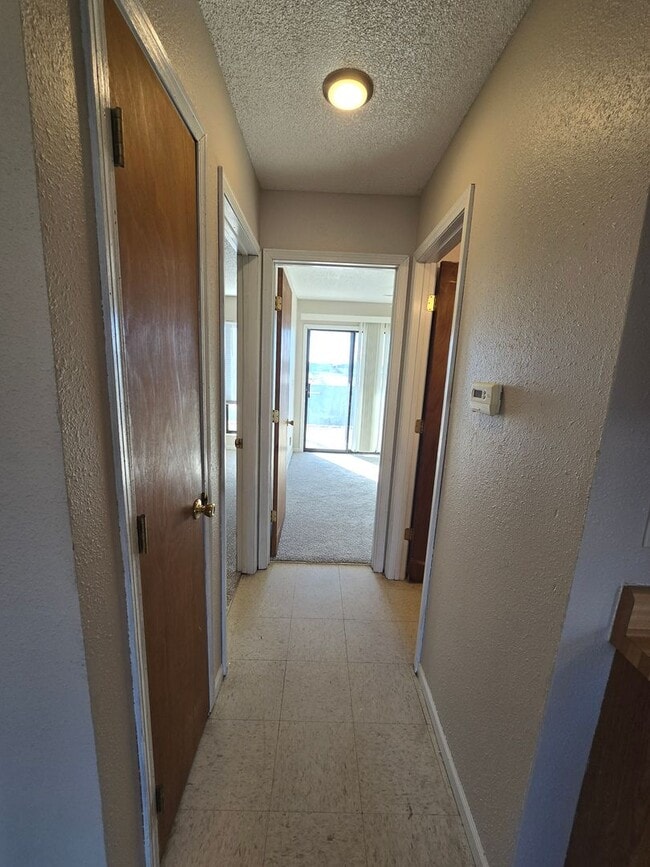 Building Photo - 2 Bedroom 1 Bathroom Apartment in the heart of Osage Beach!!