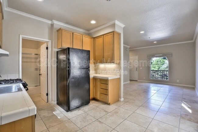 Building Photo - 815 Alice St