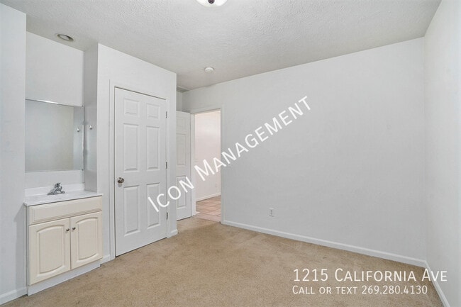 Building Photo - 1215 California Ave