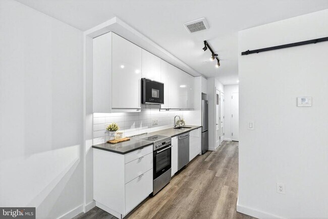 Building Photo - 700 Roeder Rd