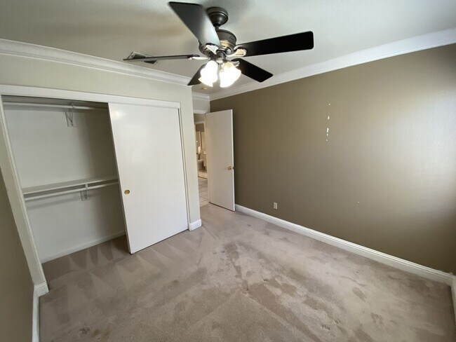 Building Photo - Charming Single-Story Home in Tracy — Across from the Park!