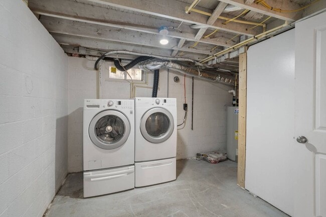 Building Photo - 1516 Cedarwood Dr