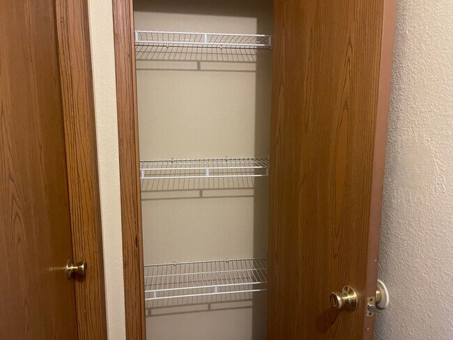 Building Photo - chestnut