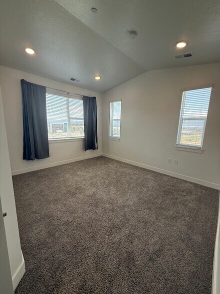 Building Photo - 471 W 15 S