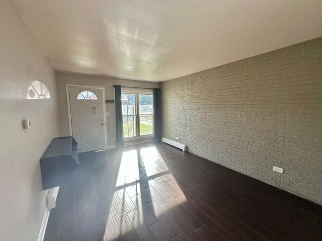 Building Photo - 131 S Cooper Rd