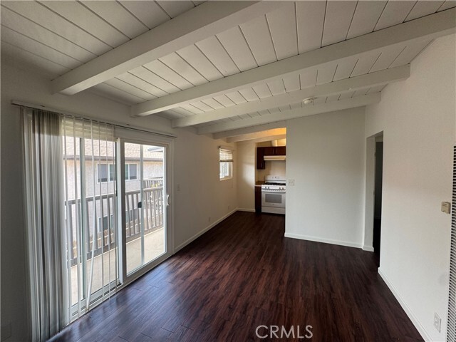Building Photo - 104 Avenida San Dimas