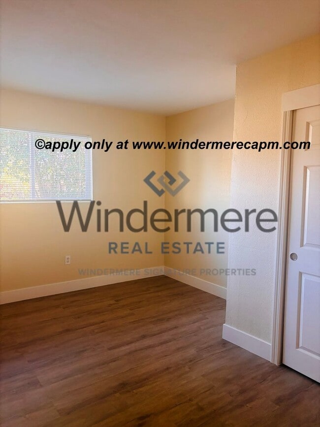 Building Photo - Beautifully Remodeled 3 Bedroom, 2 Bath Home on Large Lot Available NOW!