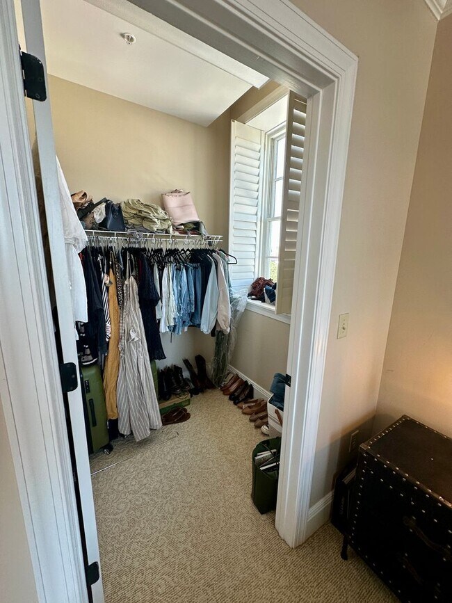 Building Photo - 1 BED | 1 BATH | DOWNTOWN CONDO | GARAGE P...