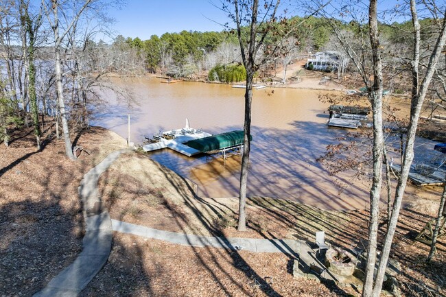 Building Photo - Lakefront Oconee Home