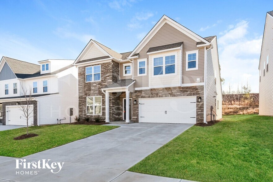 Building Photo - 562 Hillpark Ln