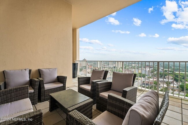 Building Photo - 400 E Bay St