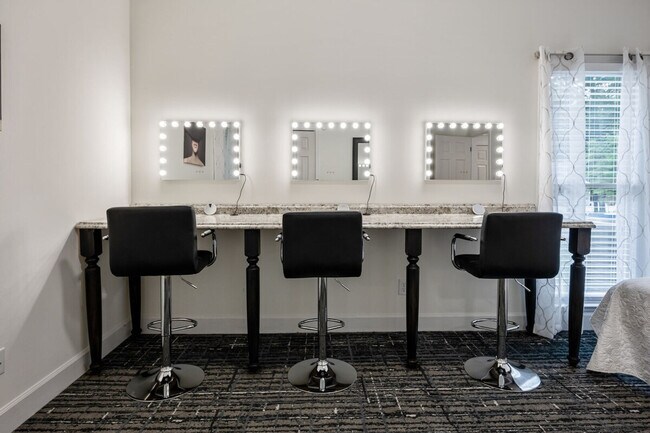 Building Photo - 29 Dean Rd SE