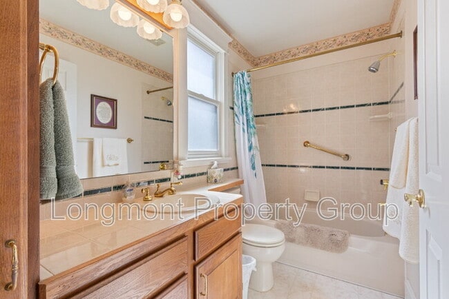 Building Photo - 632 Bross St