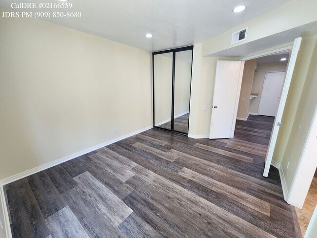 Building Photo - 13115 Le Parc Blvd