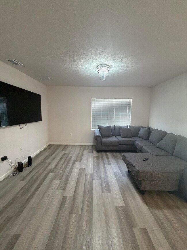 Building Photo - 2008 Olympia Ave SW