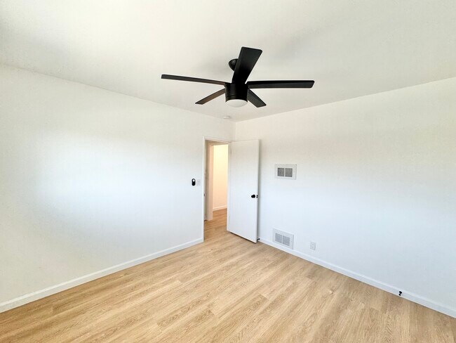 Building Photo - 14807 Normandie Ave