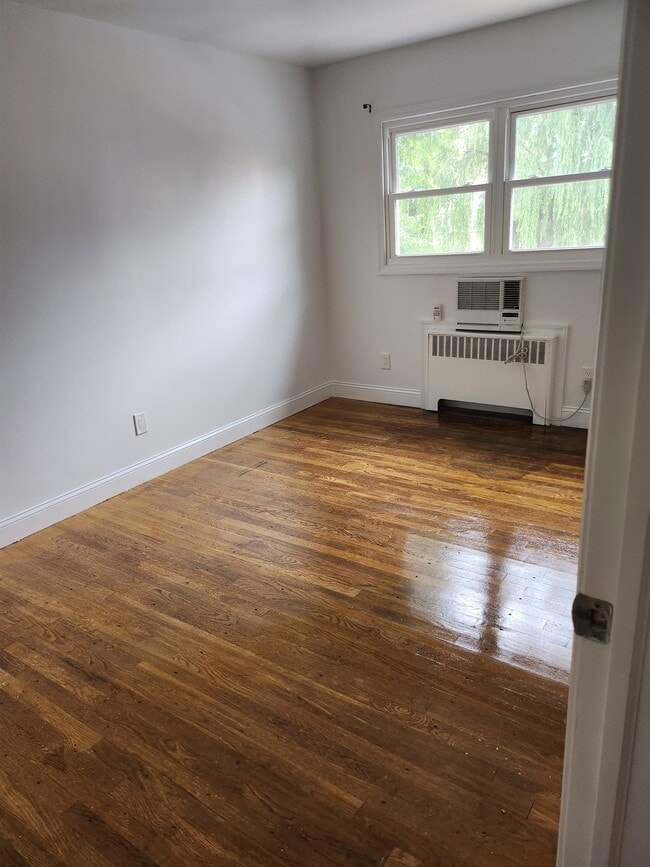 Building Photo - 9126 Grand Ave