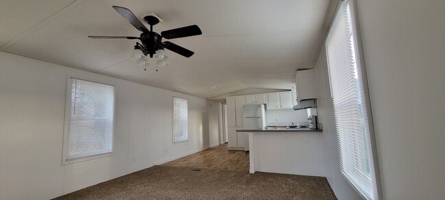 Building Photo - Ready to Move in