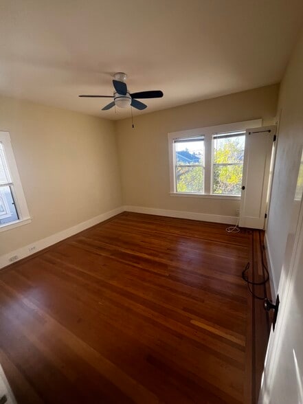 Building Photo - 917 MacArthur Blvd