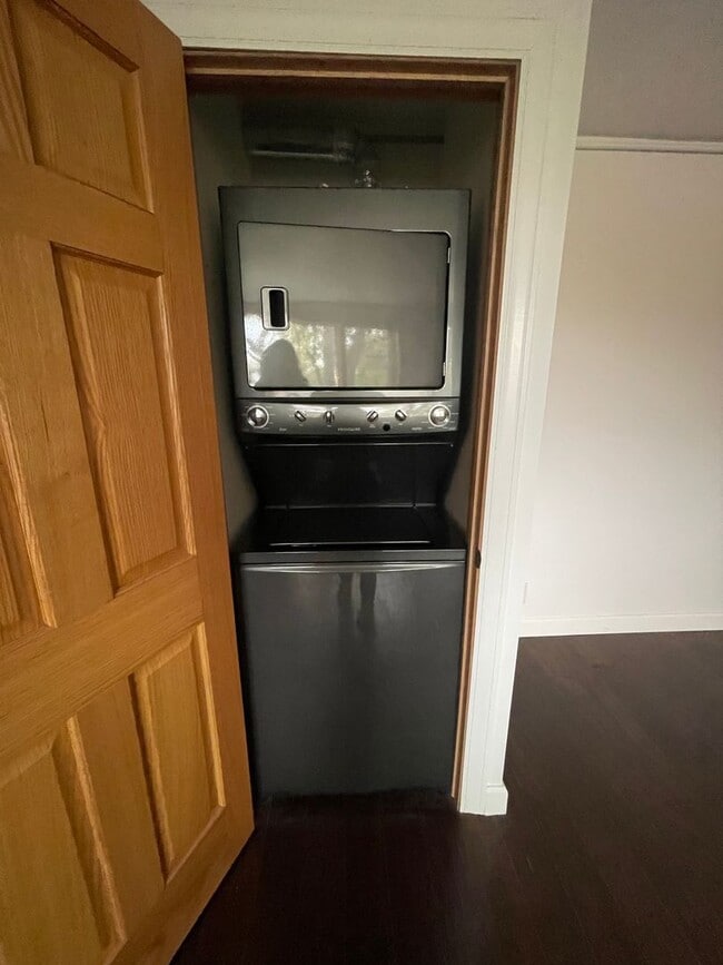 Building Photo - Beautiful Apartment with Gas fireplace on Lake Harriet